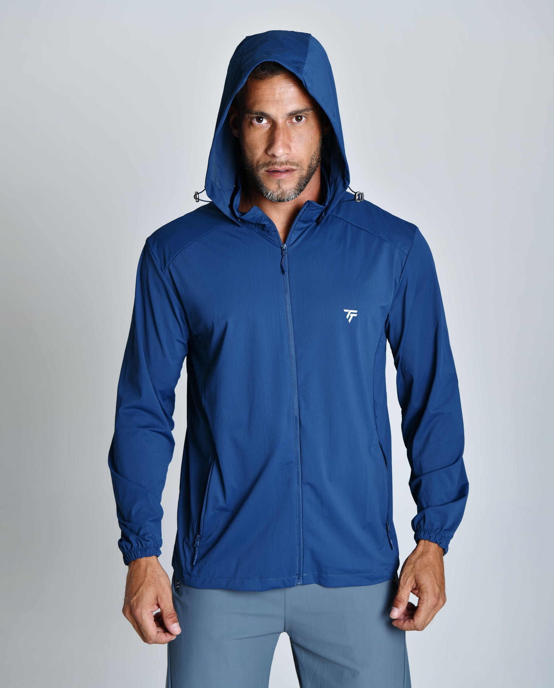 JAQUETA TECH WINDPRO™ — TABUADA | CORTA-VENTO TECNOLÓGICA E TOQUE GELADO CAPUZ REMOVÍVEL