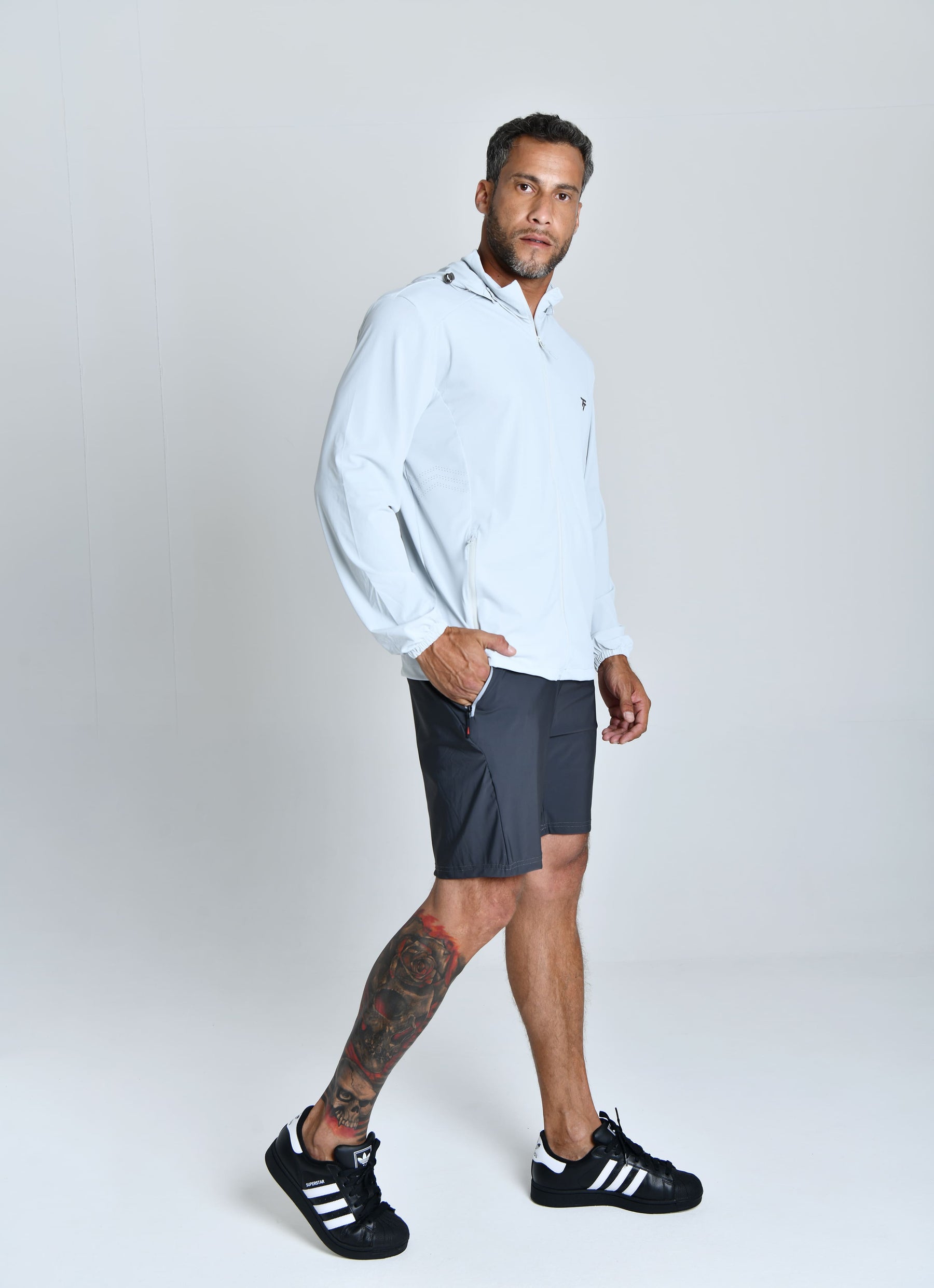 JAQUETA TECH WINDPRO™ — TABUADA | CORTA-VENTO TECNOLÓGICA E TOQUE GELADO CAPUZ REMOVÍVEL