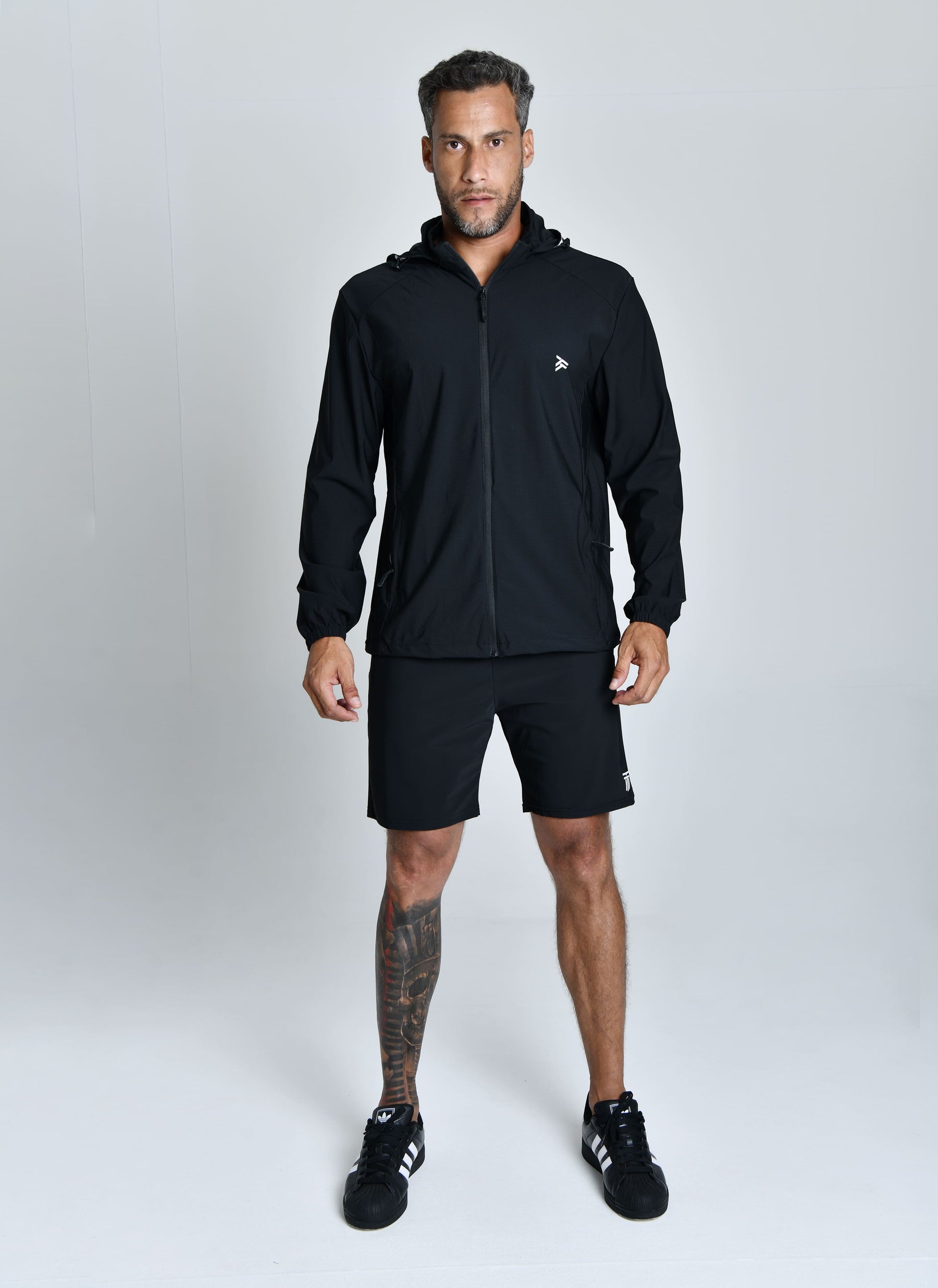 JAQUETA TECH WINDPRO™ — TABUADA | CORTA-VENTO TECNOLÓGICA E TOQUE GELADO CAPUZ REMOVÍVEL