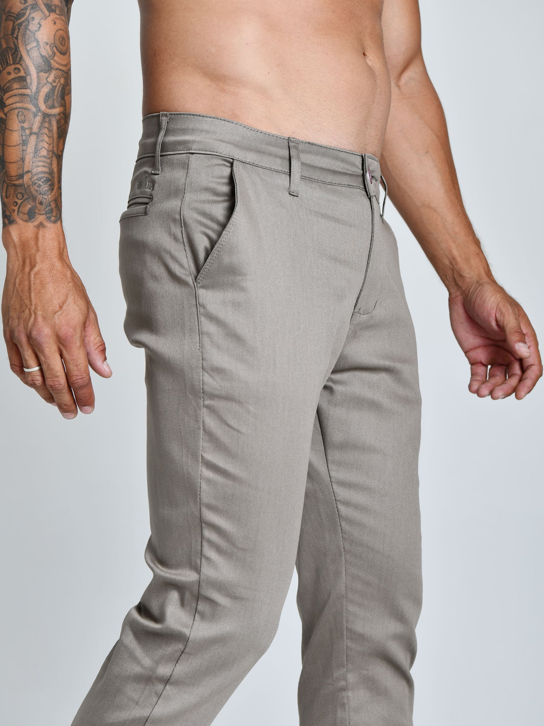 CALÇA SARJA ACETINADA SUPRA™ TABUADA | SLIM FIT, CONFORTO E SOFISTICAÇÃO