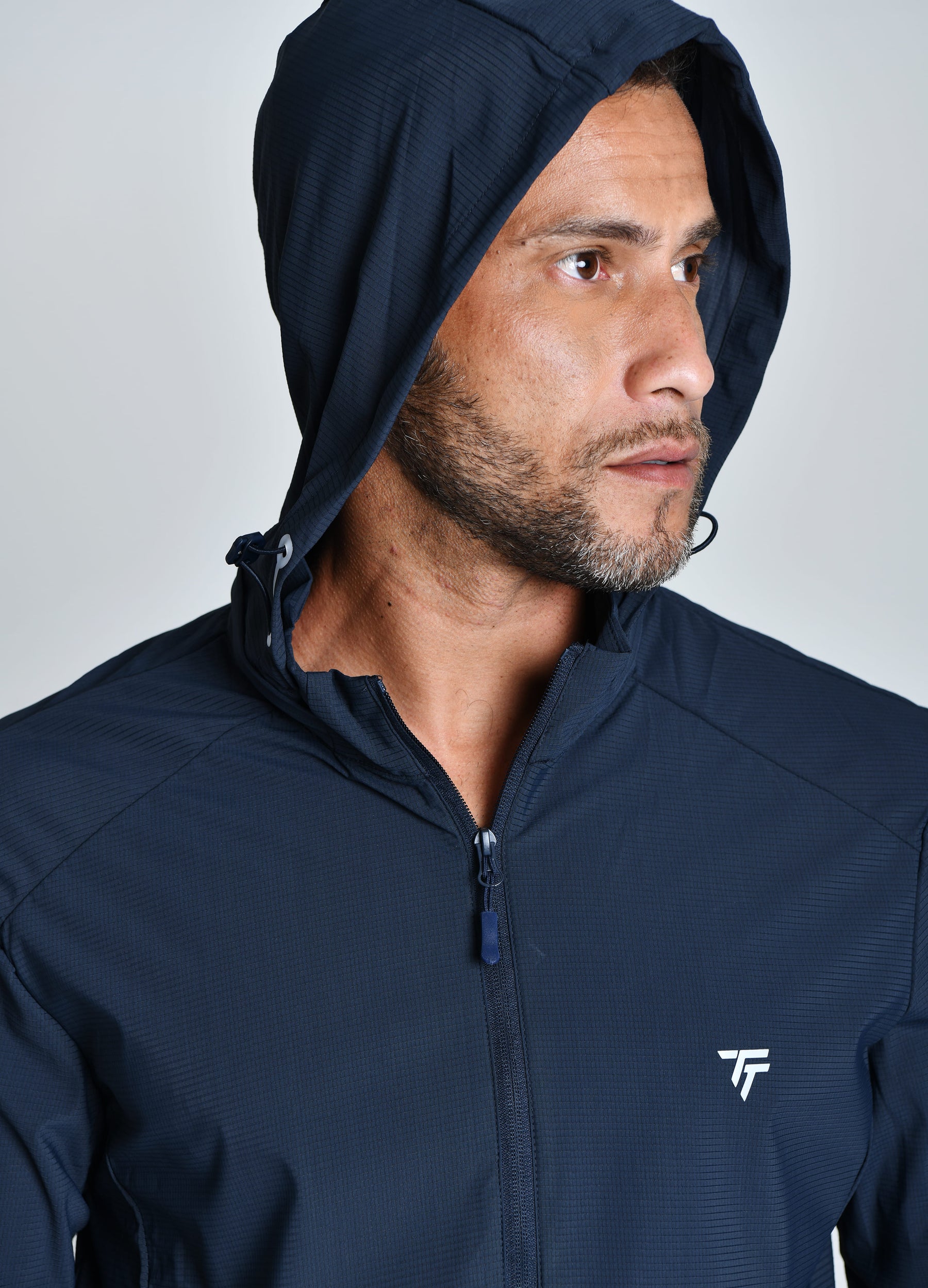 JAQUETA TECH WINDPRO™ — TABUADA | CORTA-VENTO TECNOLÓGICA E TOQUE GELADO CAPUZ REMOVÍVEL