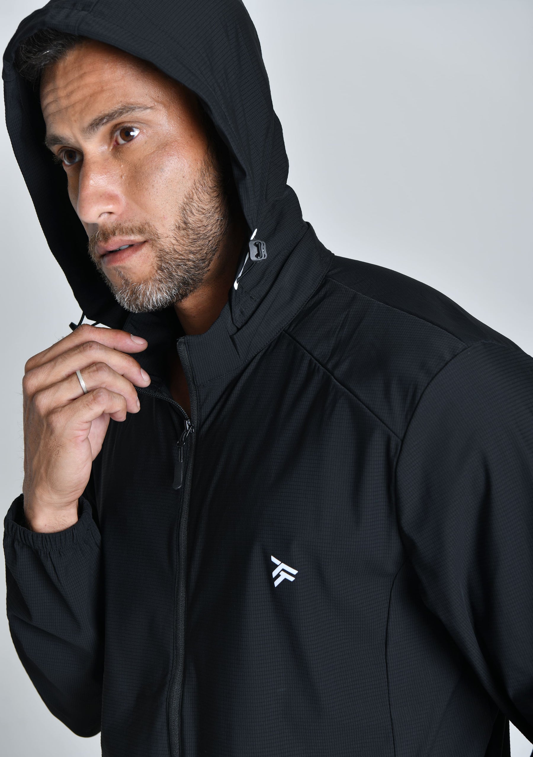 JAQUETA TECH WINDPRO™ — TABUADA | CORTA-VENTO TECNOLÓGICA E TOQUE GELADO CAPUZ REMOVÍVEL