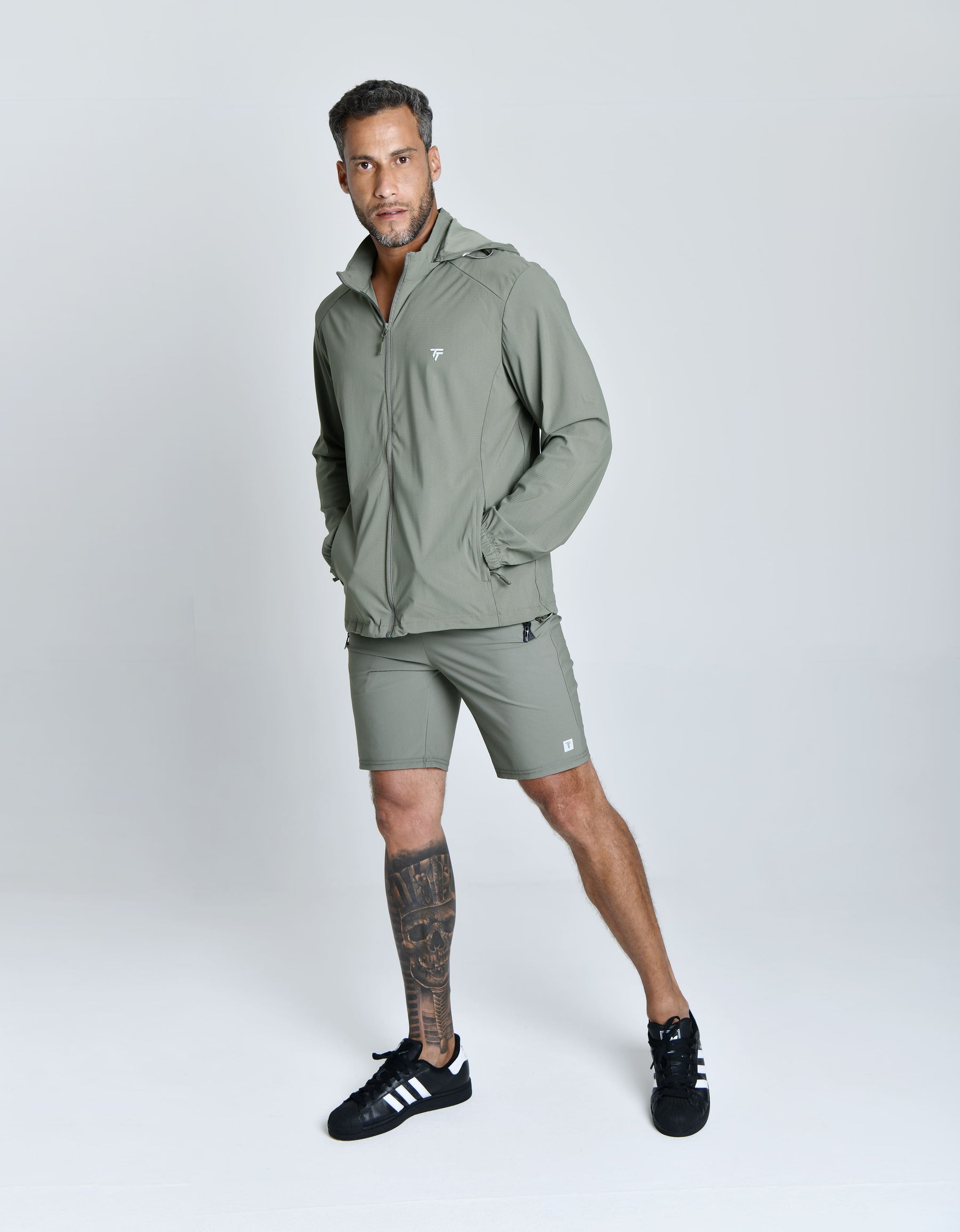 JAQUETA TECH WINDPRO™ — TABUADA | CORTA-VENTO TECNOLÓGICA E TOQUE GELADO CAPUZ REMOVÍVEL