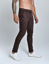 CALÇA SARJA ACETINADA SUPRA™  TABUADA | SLIM FIT, CONFORTO E SOFISTICAÇÃO