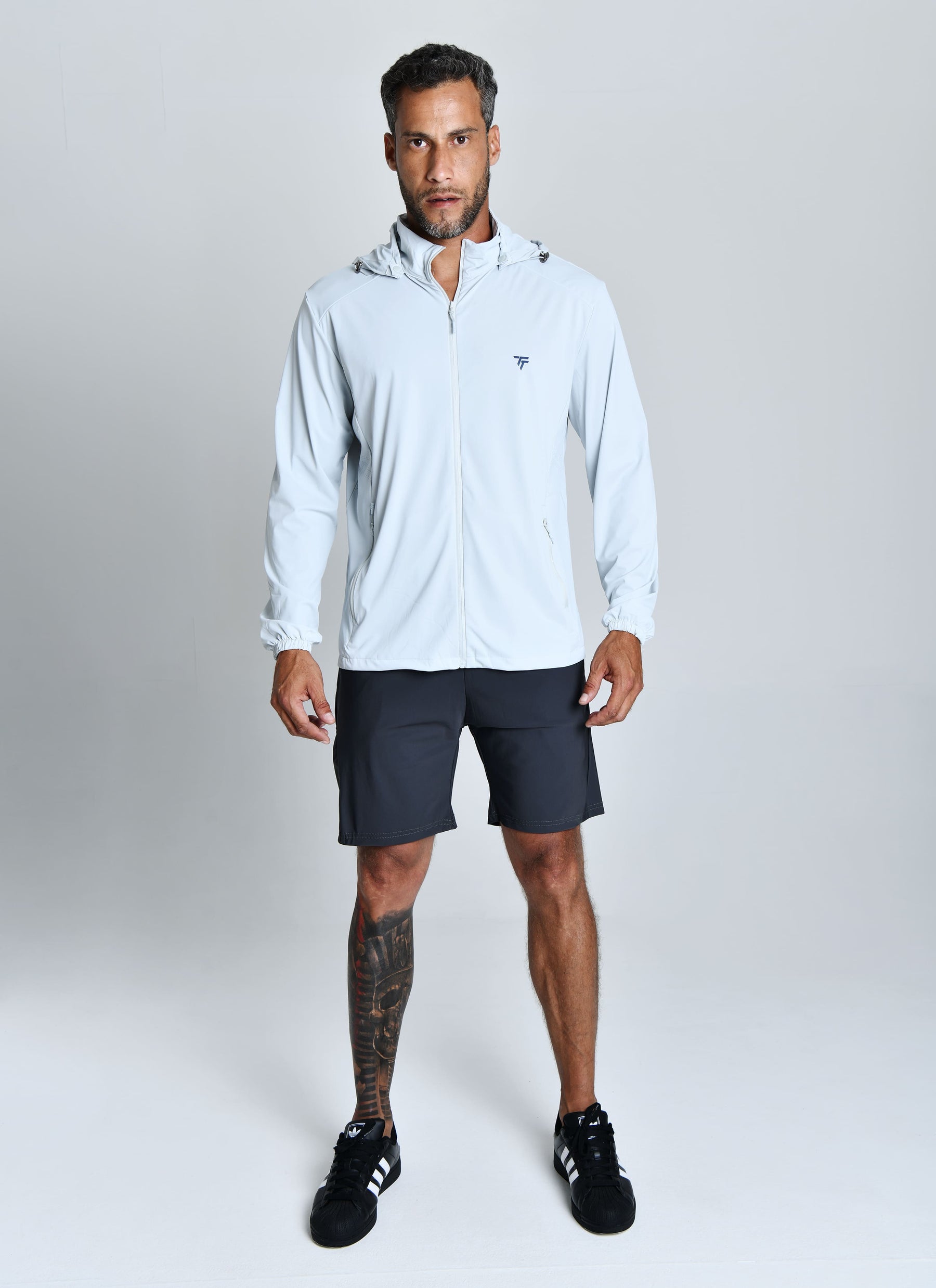 JAQUETA TECH WINDPRO™ — TABUADA | CORTA-VENTO TECNOLÓGICA E TOQUE GELADO CAPUZ REMOVÍVEL