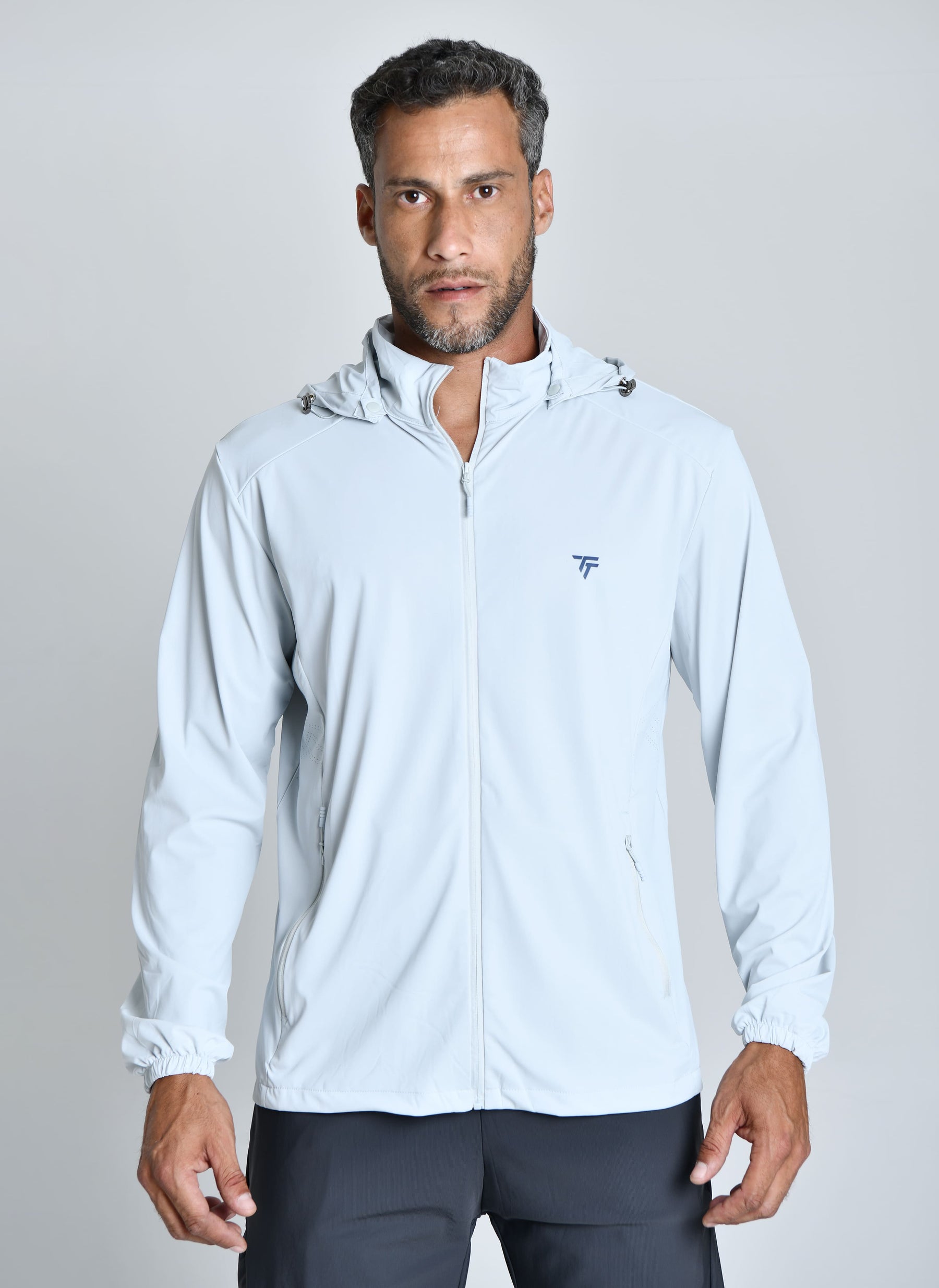 JAQUETA TECH WINDPRO™ — TABUADA | CORTA-VENTO TECNOLÓGICA E TOQUE GELADO CAPUZ REMOVÍVEL