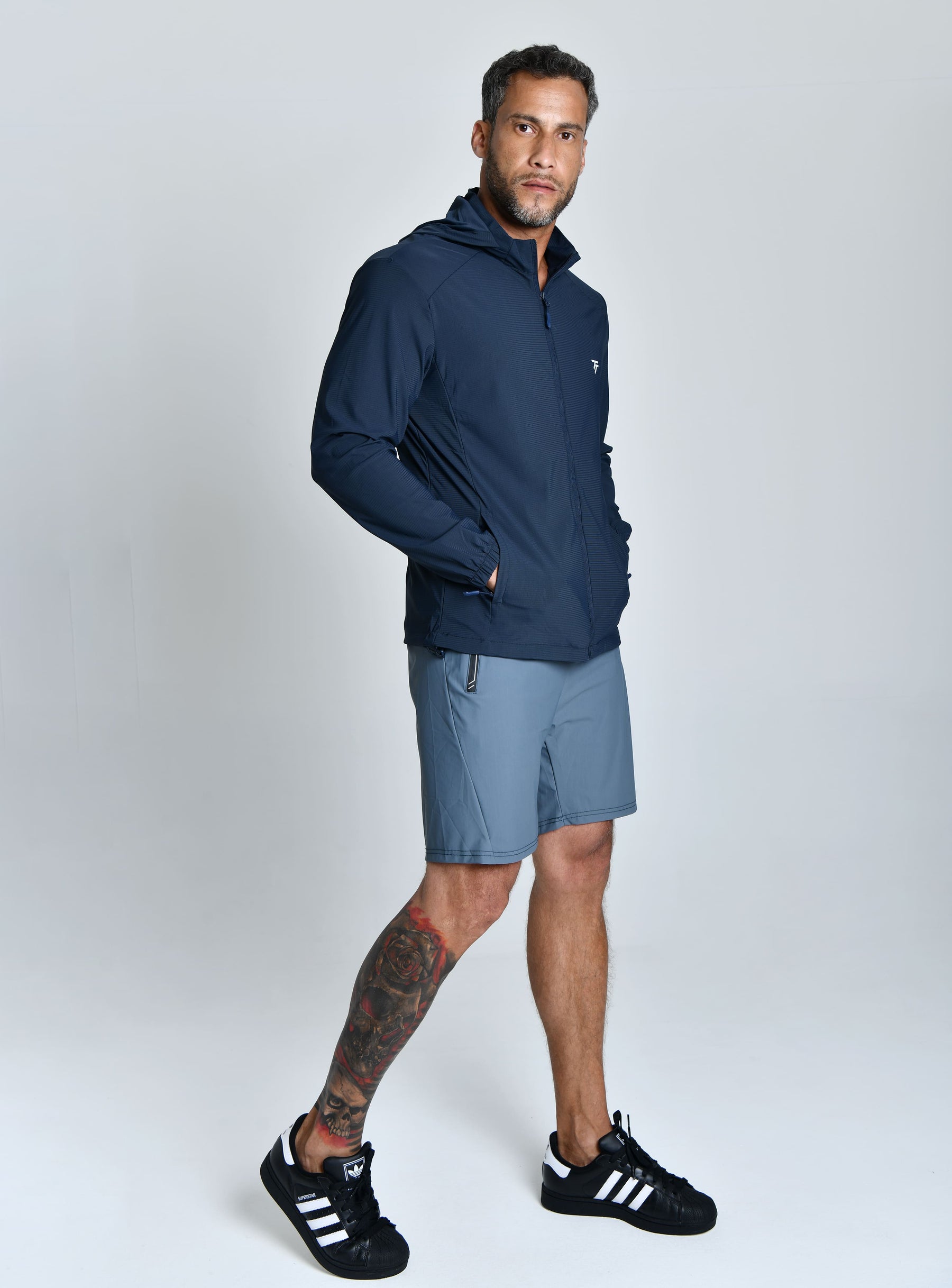 JAQUETA TECH WINDPRO™ — TABUADA | CORTA-VENTO TECNOLÓGICA E TOQUE GELADO CAPUZ REMOVÍVEL