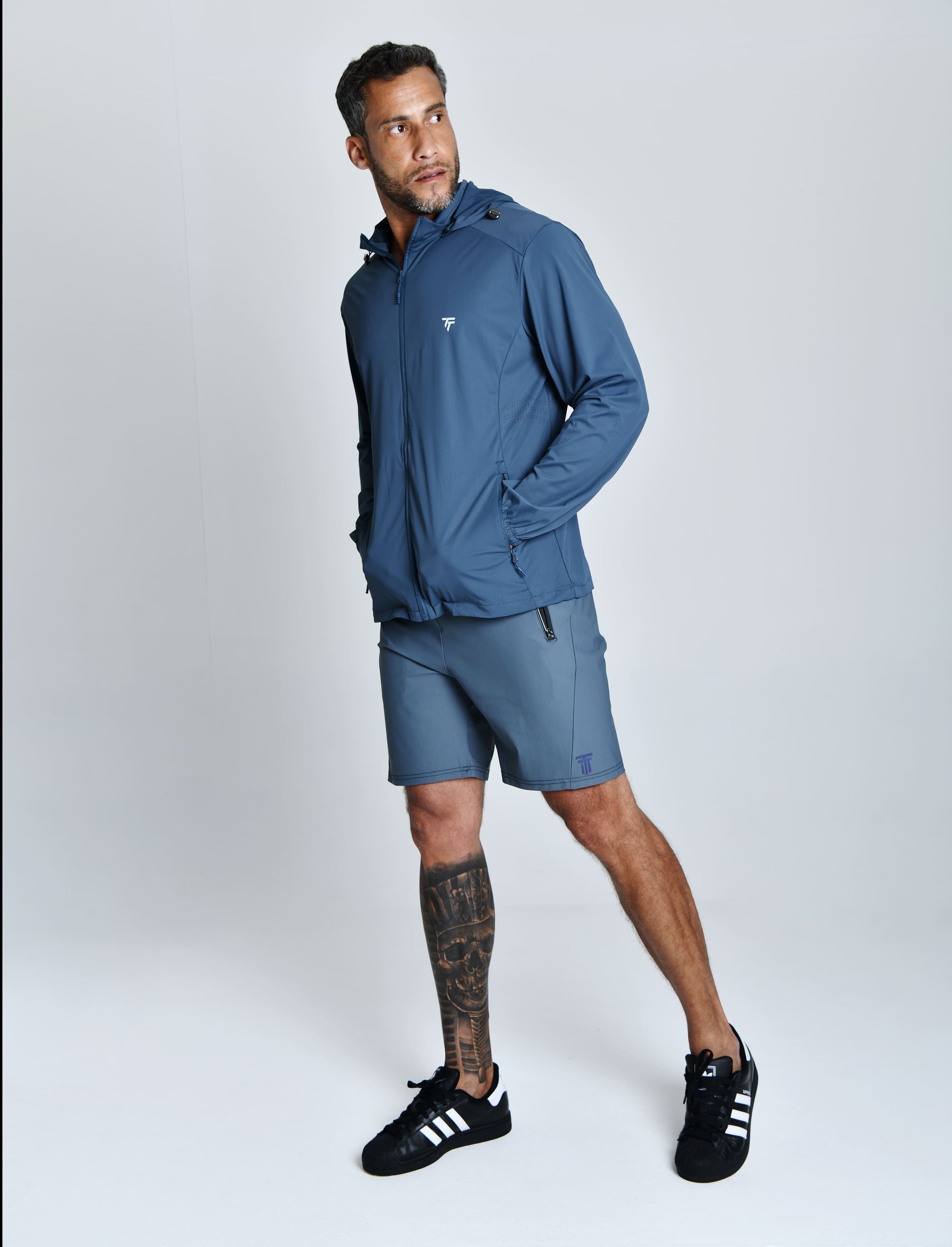 JAQUETA TECH WINDPRO™ — TABUADA | CORTA-VENTO TECNOLÓGICA E TOQUE GELADO CAPUZ REMOVÍVEL