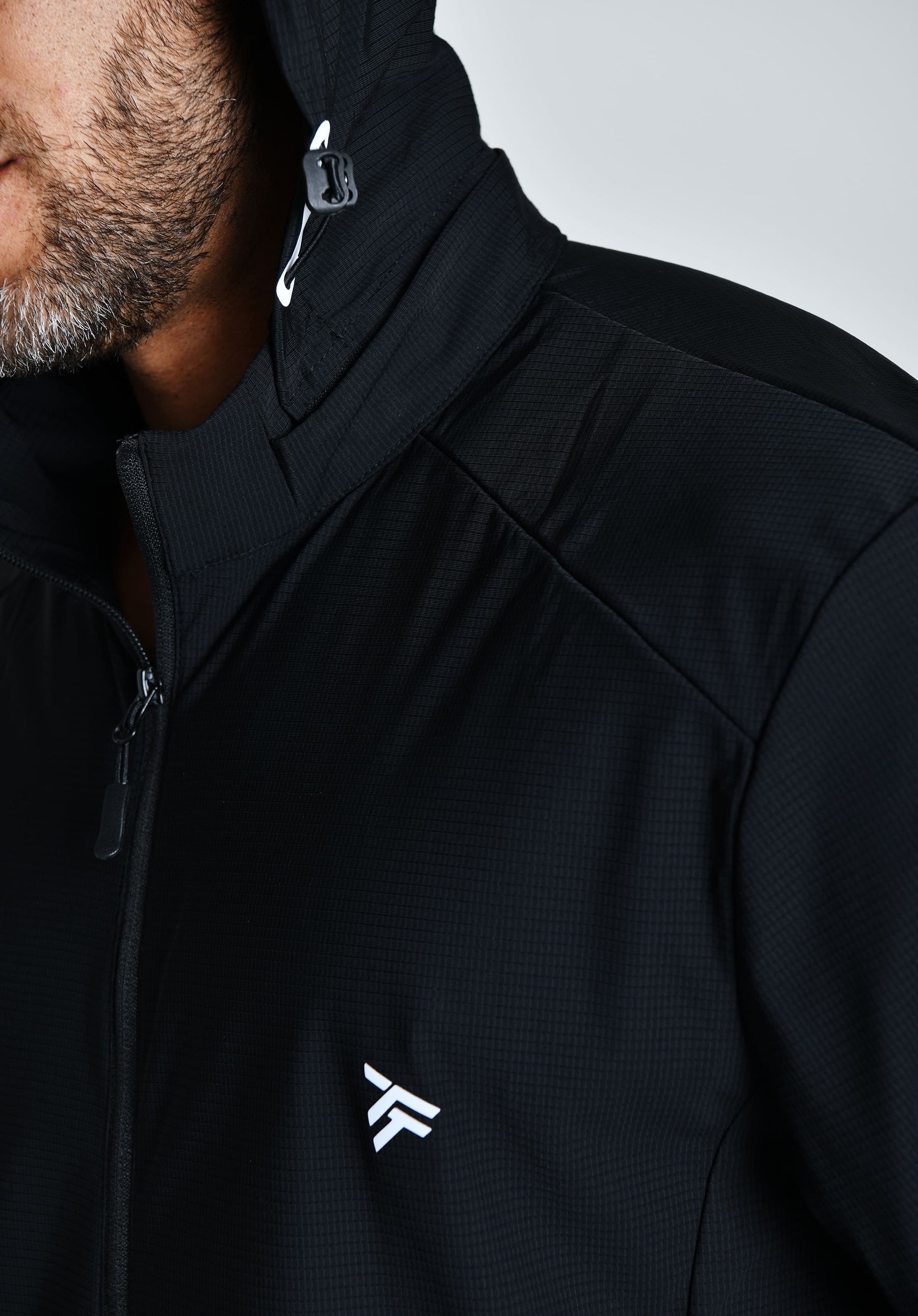 JAQUETA TECH WINDPRO™ — TABUADA | CORTA-VENTO TECNOLÓGICA E TOQUE GELADO CAPUZ REMOVÍVEL