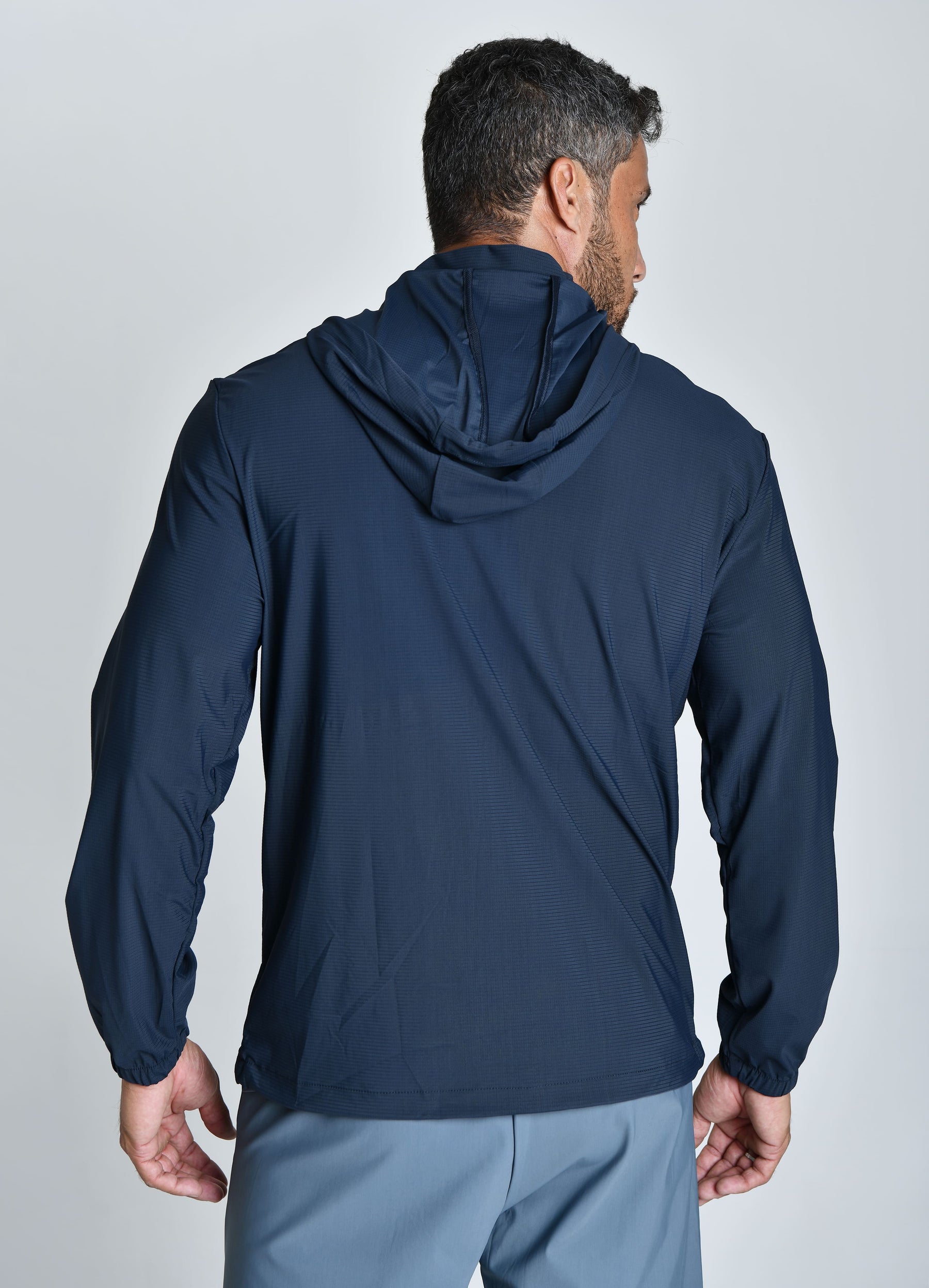 JAQUETA TECH WINDPRO™ — TABUADA | CORTA-VENTO TECNOLÓGICA E TOQUE GELADO CAPUZ REMOVÍVEL