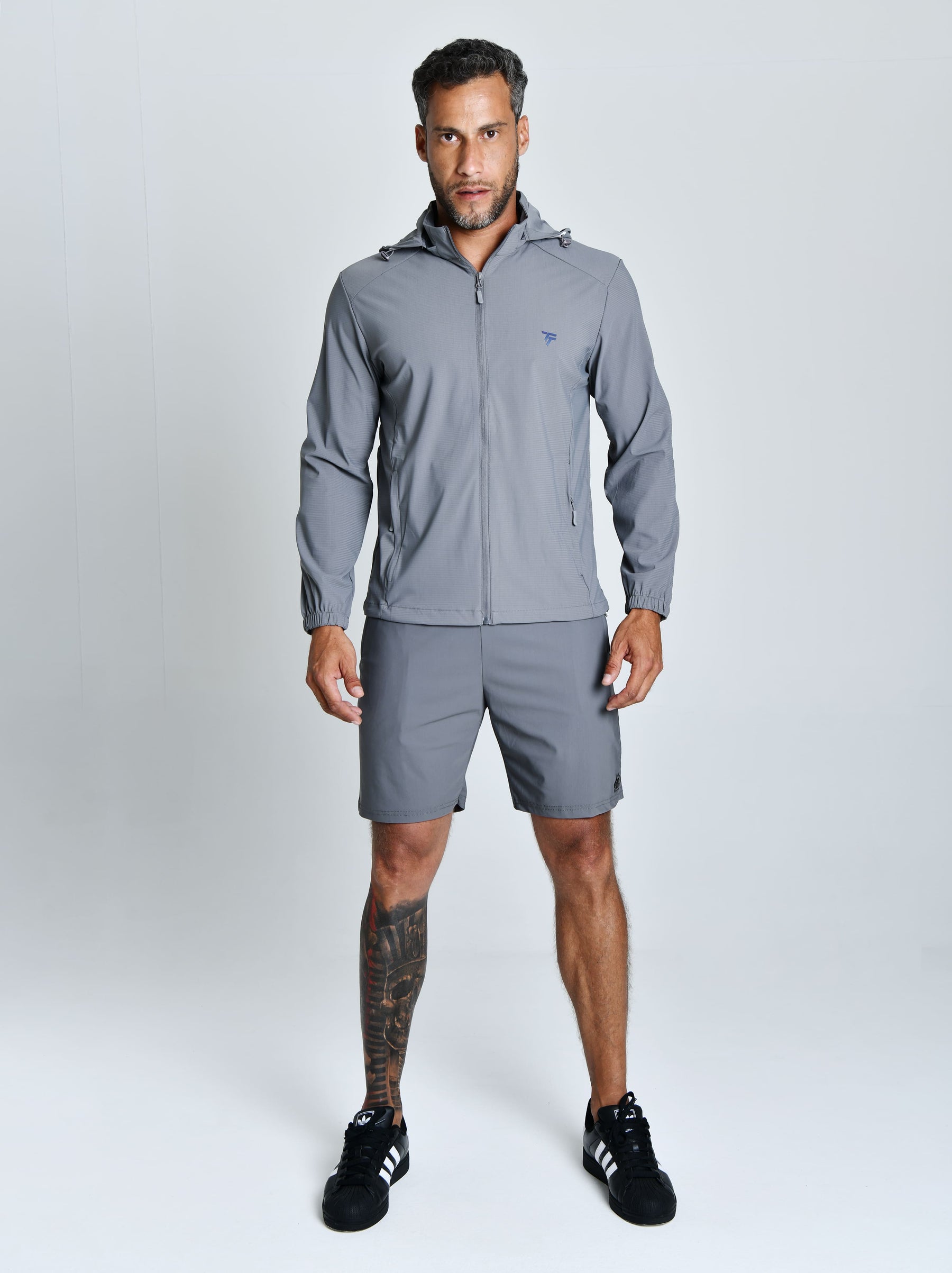 JAQUETA TECH WINDPRO™ — TABUADA | CORTA-VENTO TECNOLÓGICA E TOQUE GELADO CAPUZ REMOVÍVEL