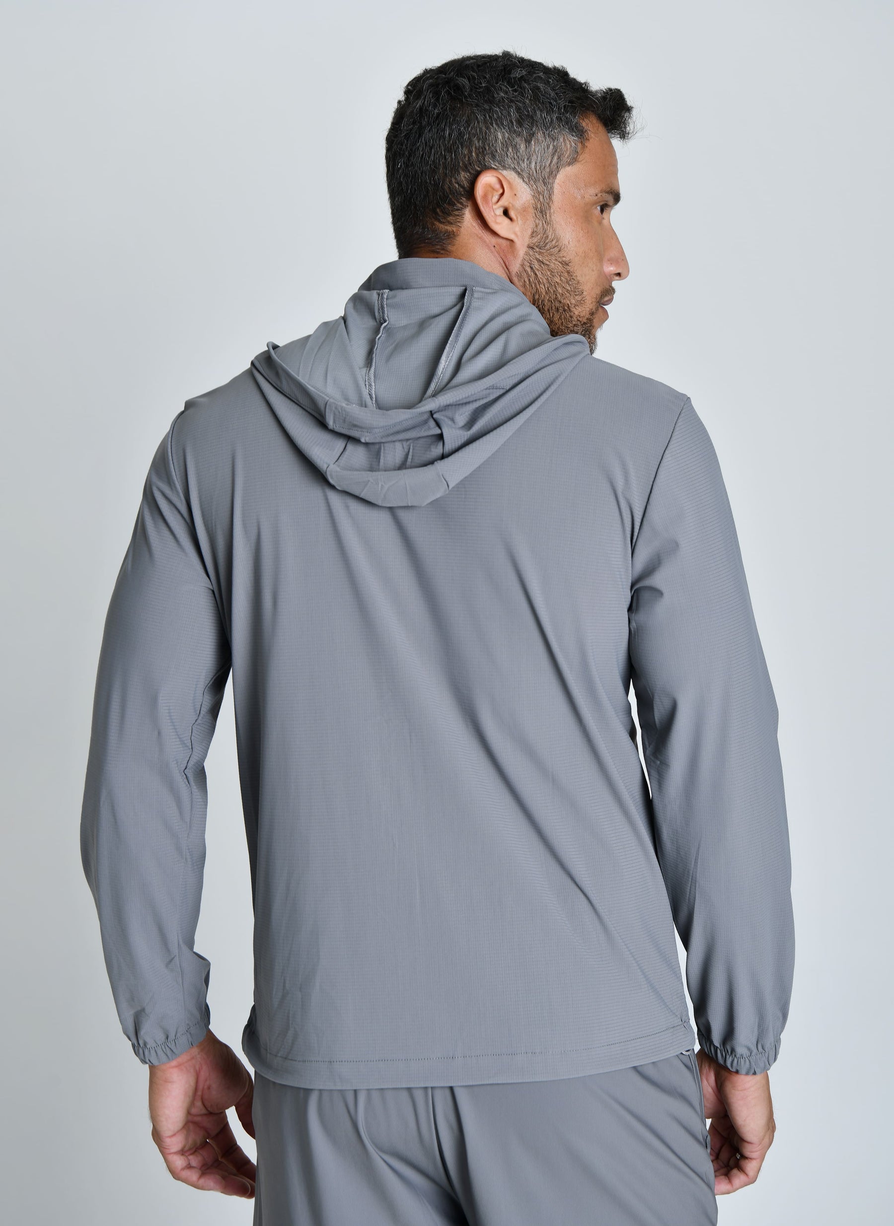 JAQUETA TECH WINDPRO™ — TABUADA | CORTA-VENTO TECNOLÓGICA E TOQUE GELADO CAPUZ REMOVÍVEL