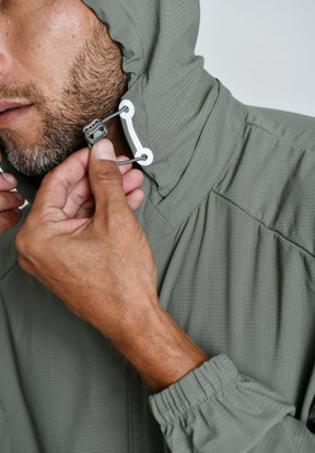 JAQUETA TECH WINDPRO™ — TABUADA | CORTA-VENTO TECNOLÓGICA E TOQUE GELADO CAPUZ REMOVÍVEL